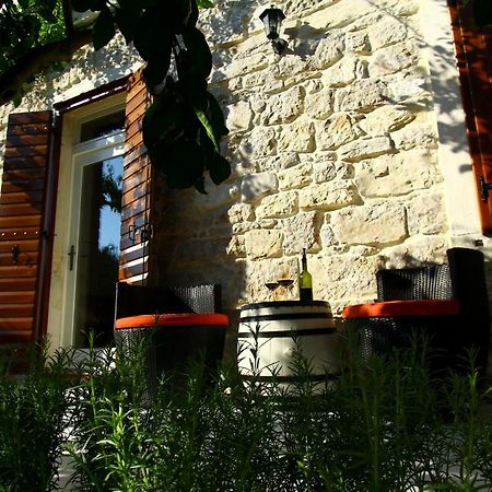 Ferienwohnung Old House Sveti Filip i Jakov Exterior foto