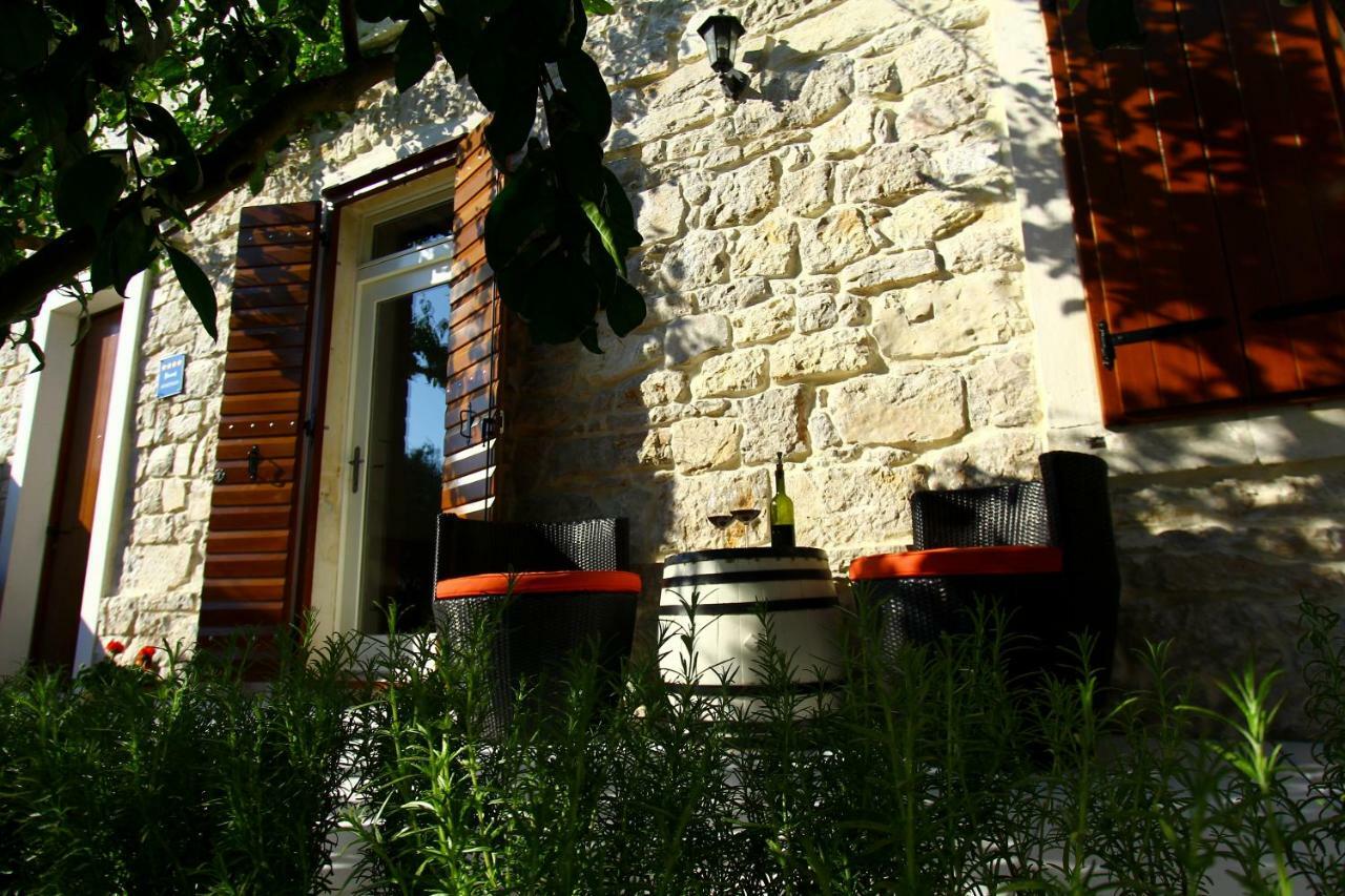 Ferienwohnung Old House Sveti Filip i Jakov Exterior foto