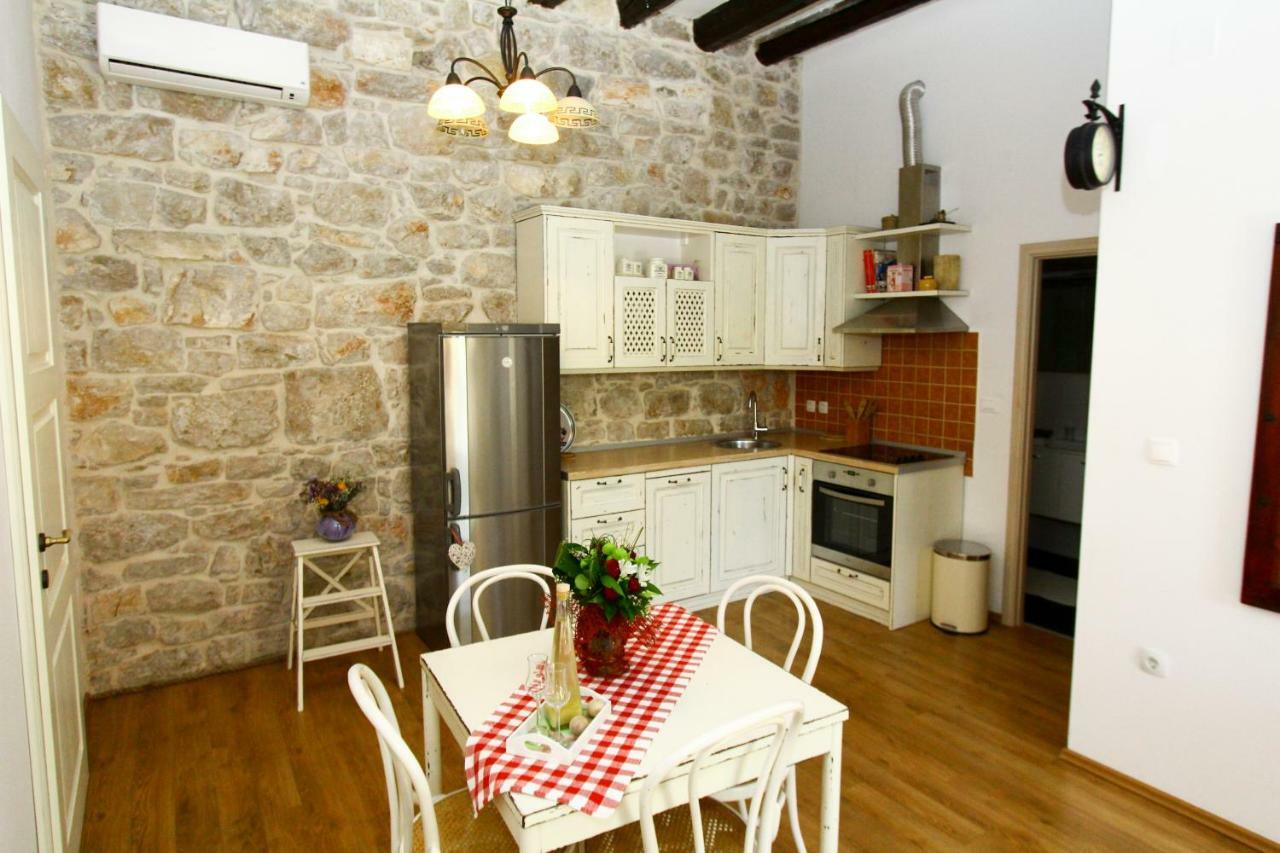 Ferienwohnung Old House Sveti Filip i Jakov Exterior foto