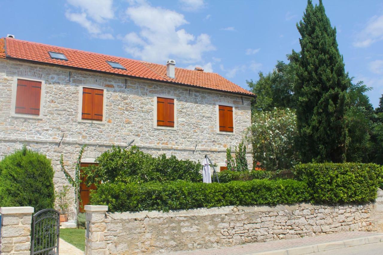 Ferienwohnung Old House Sveti Filip i Jakov Exterior foto